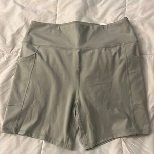 NWT 6” Bike shorts with pockets